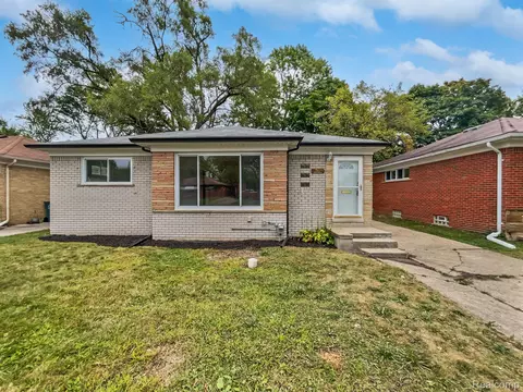24010 Morton St, Oak Park, MI 48237