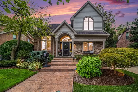 10135 Borgman Ave, Huntington Woods, MI 48070