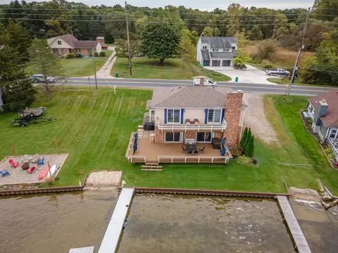 365 E Shore Dr, Northfield, MI 48189