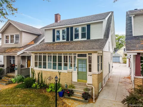 1121 Maryland St, Grosse Pointe Park, MI 48230