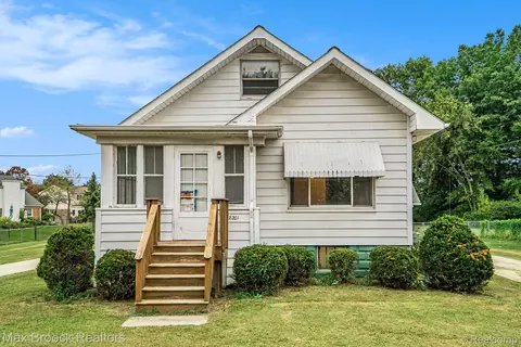 18201 Canal Rd, Clinton Township, MI 48038