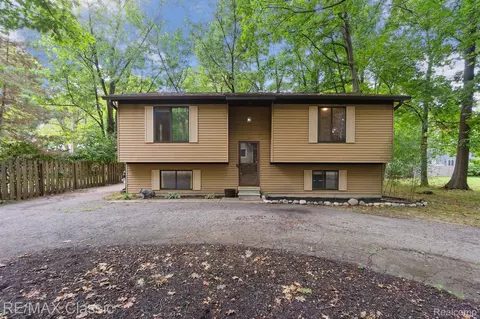 3748 Sancroft Ave, West Bloomfield, MI 48324