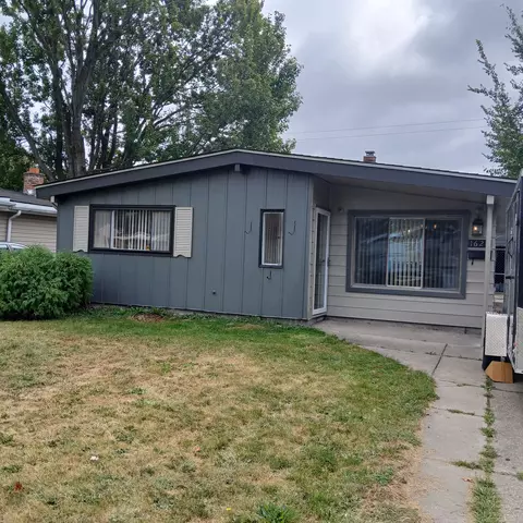 1620 E Harry Ave, Hazel Park, MI 48030