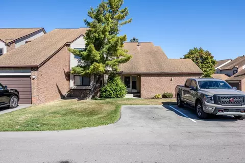 6620 Ridgefield Cir #205, West Bloomfield, MI 48322