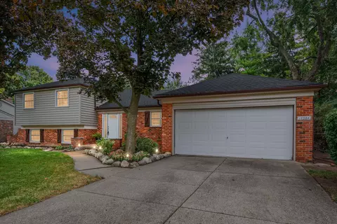 17364 Park St, Livonia, MI 48152