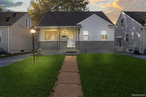 1587 Mclain Ave, Lincoln Park, MI 48146