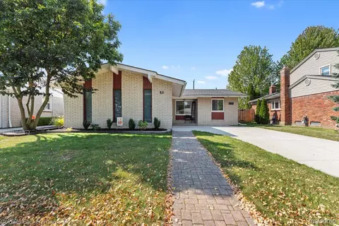 4824 Hillcrest Rd, Trenton, MI 48183