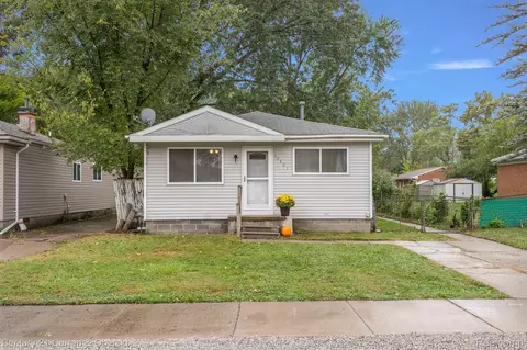 19461 Inkster Rd, Livonia, MI 48152