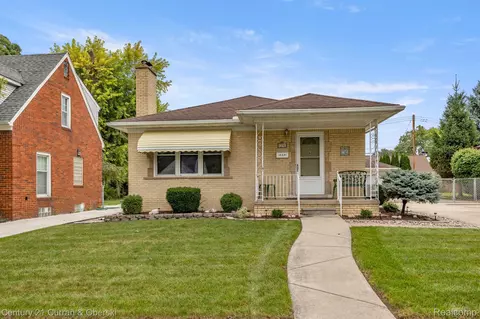 7296 Kingsbury St, Dearborn Heights, MI 48127