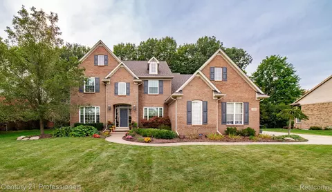 3940 High Grove Way, Orion, MI 48360