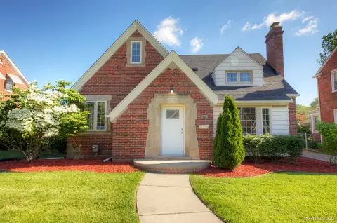 15521 Camden Ave, Eastpointe, MI 48021