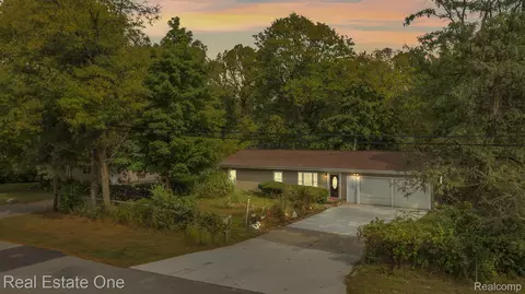 20854 Whitlock St, Farmington Hills, MI 48336