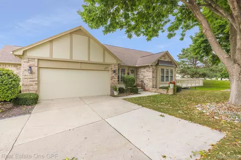 15487 Orchard Ridge Dr 107 28 Dr #107, Clinton Township, MI 48038