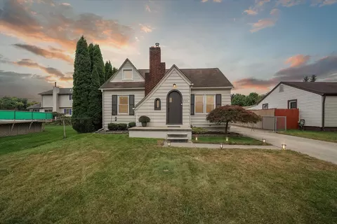 3156 Waukegan St, Auburn Hills, MI 48326
