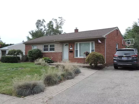 47655 Winthrop St, Shelby Township, MI 48317