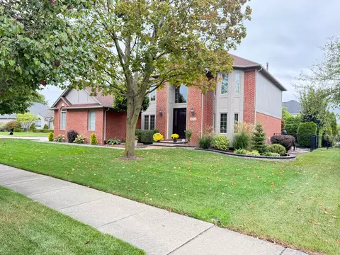 48706 Harvest Ln, Macomb, MI 48044
