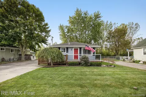 715 Lowell St, Marine City, MI 48039