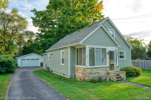 316 E Walnut St, Webberville, MI 48892