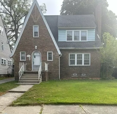 131 Chippewa Rd, Pontiac, MI 48341