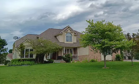607 Chasseur Dr, Grand Blanc, MI 48439