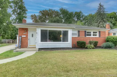 34921 Parkdale St, Livonia, MI 48150