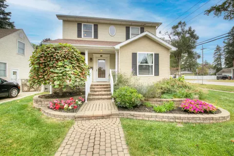 799 Irvin St, Plymouth, MI 48170