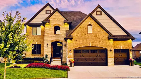 60728 Stonecrest Dr, Washington, MI 48094