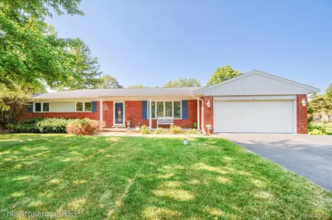 2504 Sebastian Dr, Grand Blanc, MI 48439