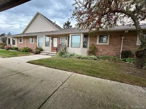 11602 Birch Tree Ln, Washington, MI 48094