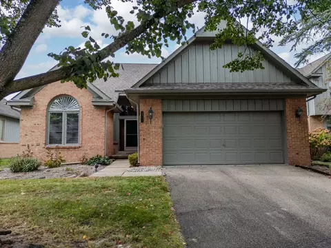 28111 Warwick Dr, Farmington Hills, MI 48331