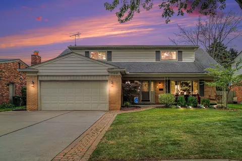 23448 S Colonial Crt Ct, Saint Clair Shores, MI 48080