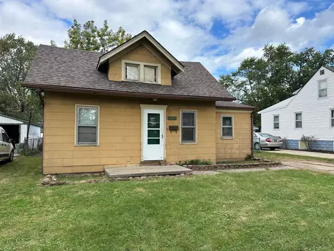 22421 Saint Gertrude St, Saint Clair Shores, MI 48081