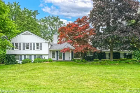 5197 Wing Lake Rd, Bloomfield Hills, MI 48302