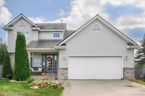 5296 Magnolia Dr, Grand Blanc, MI 48439