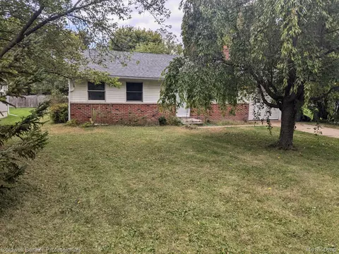 2818 Doyle St, Marlette, MI 48453
