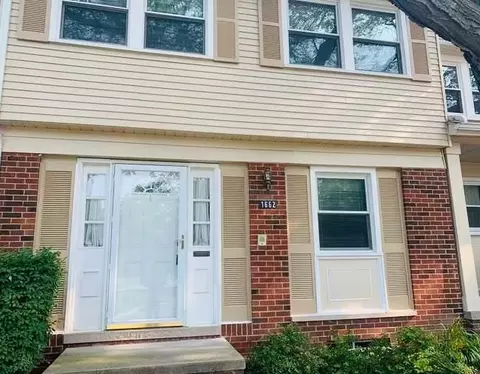 1662 Brentwood Dr, Troy, MI 48098