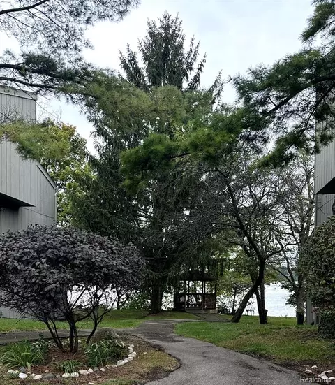 9647 N Harbour Cove Ct N UNIT 31, Ypsilanti, MI 48197