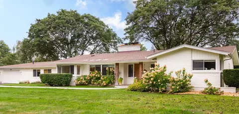 36115 Castlemeadow Dr, Farmington Hills, MI 48335