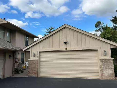 35428 Heritage Ln, Farmington, MI 48335