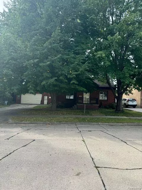 21700 Pleasant St, Saint Clair Shores, MI 48080