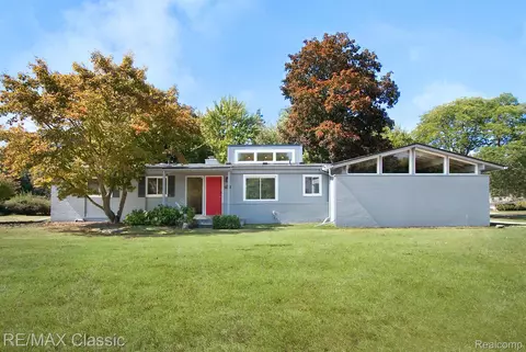 7310 Linda Ln, West Bloomfield, MI 48322