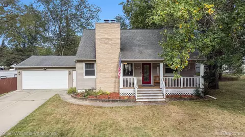 410 Lakeside Dr, Waterford, MI 48328