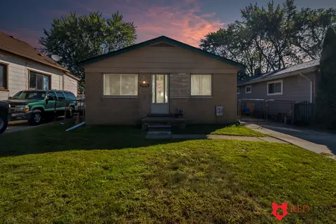 24868 Tuscany Ave, Eastpointe, MI 48021