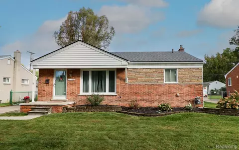 29866 Robert Dr, Livonia, MI 48150