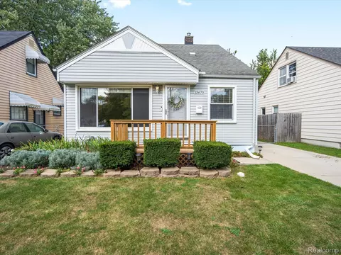 13670 Talbot St, Oak Park, MI 48237
