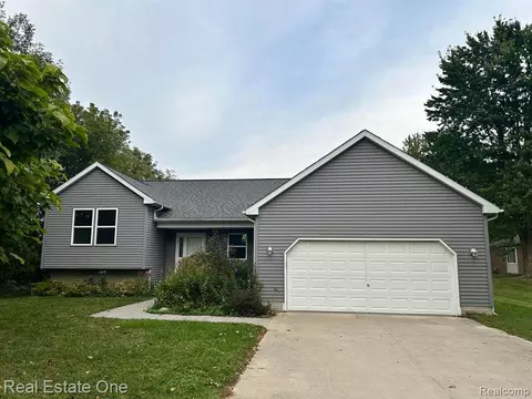 8348 N Genesee Rd, Mount Morris, MI 48458