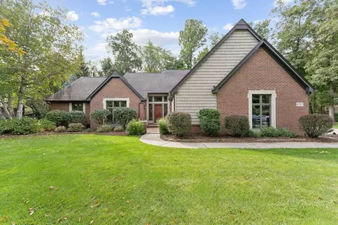 8707 Voigt Ave, Grosse Ile, MI 48138