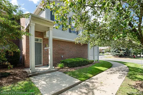 44007 Rushcliffe Dr #157, Sterling Heights, MI 48313