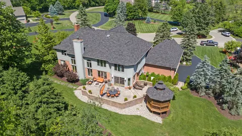 24750 Franklin Farms Dr, Franklin, MI 48025