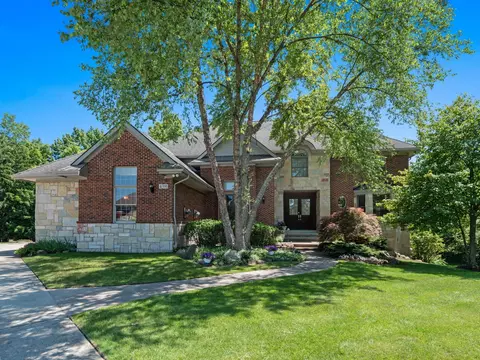4391 Forestview Dr, West Bloomfield, MI 48322